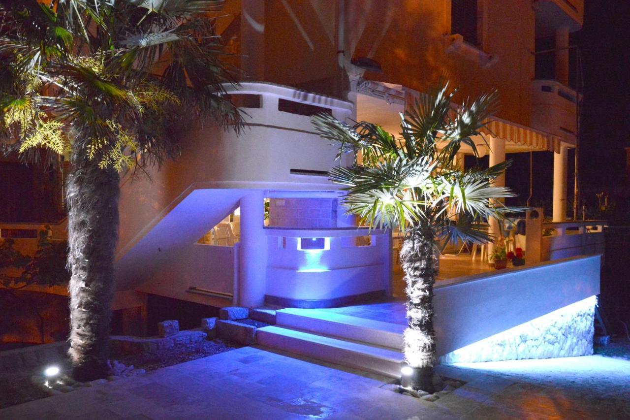 Apartments And Rooms By The Sea Jakisnica, Pag - 4160 Lun  Exterior photo