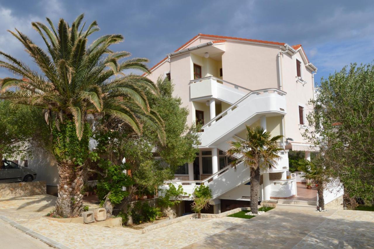 Apartments And Rooms By The Sea Jakisnica, Pag - 4160 Lun  Exterior photo