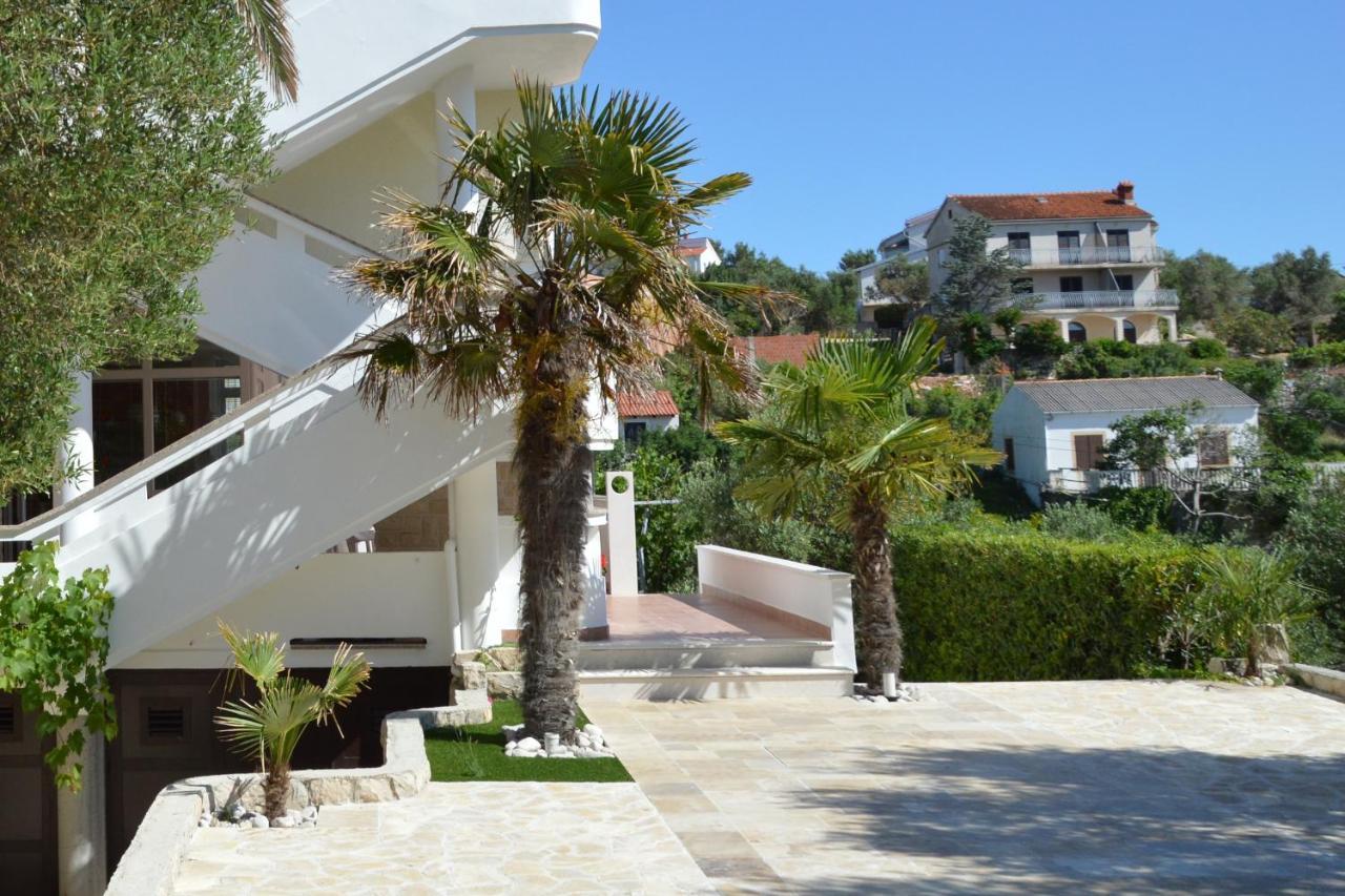 Apartments And Rooms By The Sea Jakisnica, Pag - 4160 Lun  Exterior photo