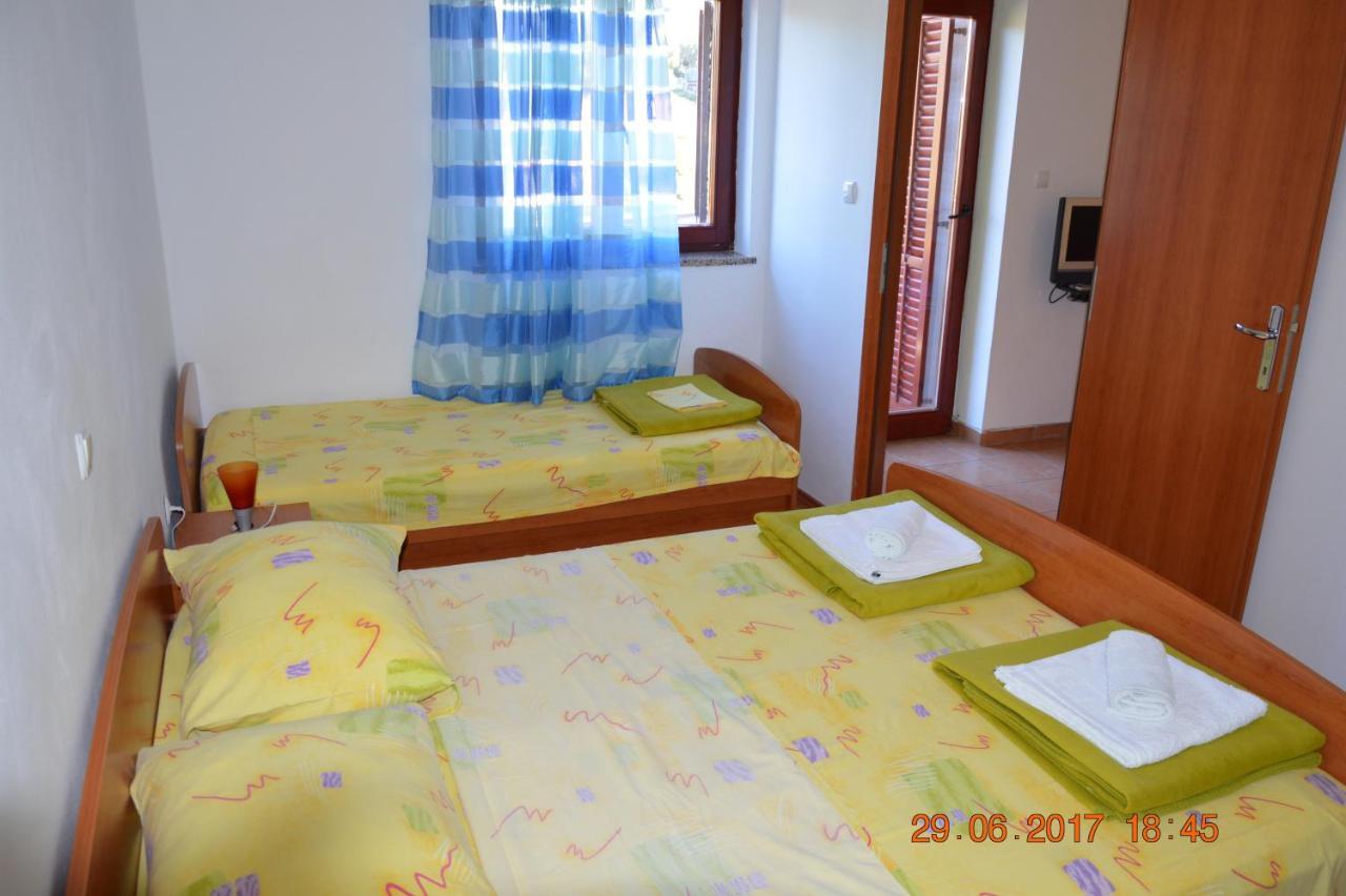 Apartments And Rooms By The Sea Jakisnica, Pag - 4160 Lun  Exterior photo