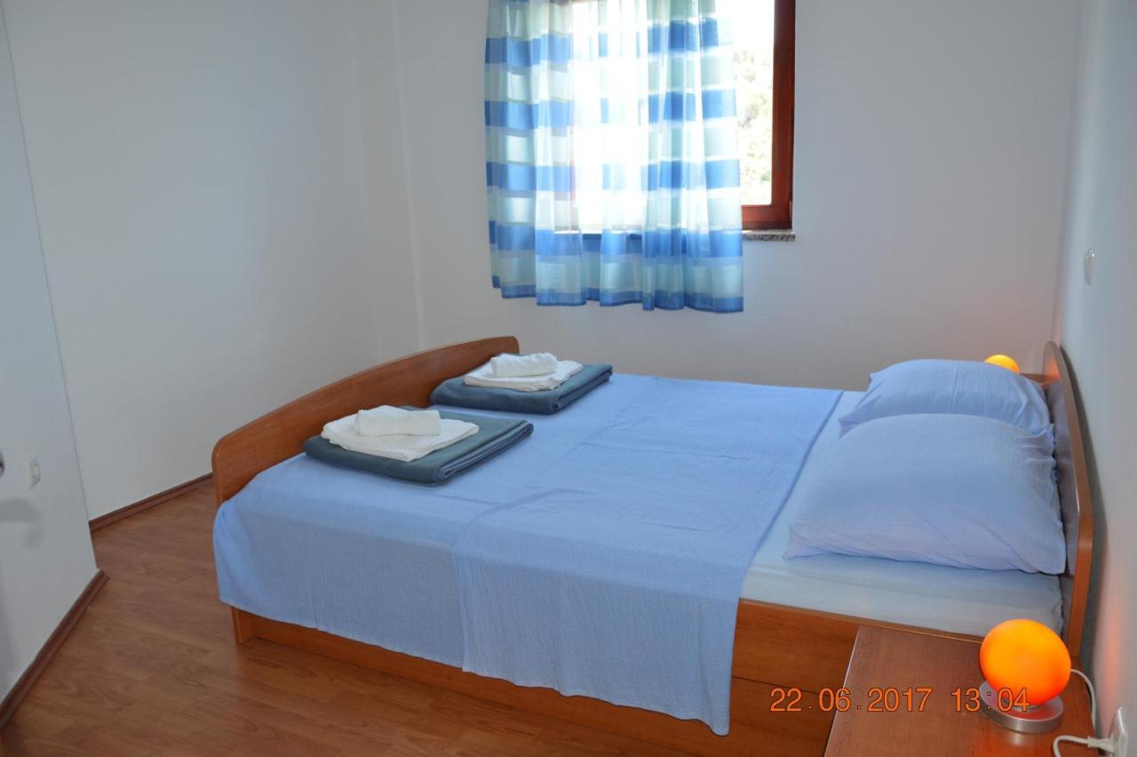 Apartments And Rooms By The Sea Jakisnica, Pag - 4160 Lun  Exterior photo
